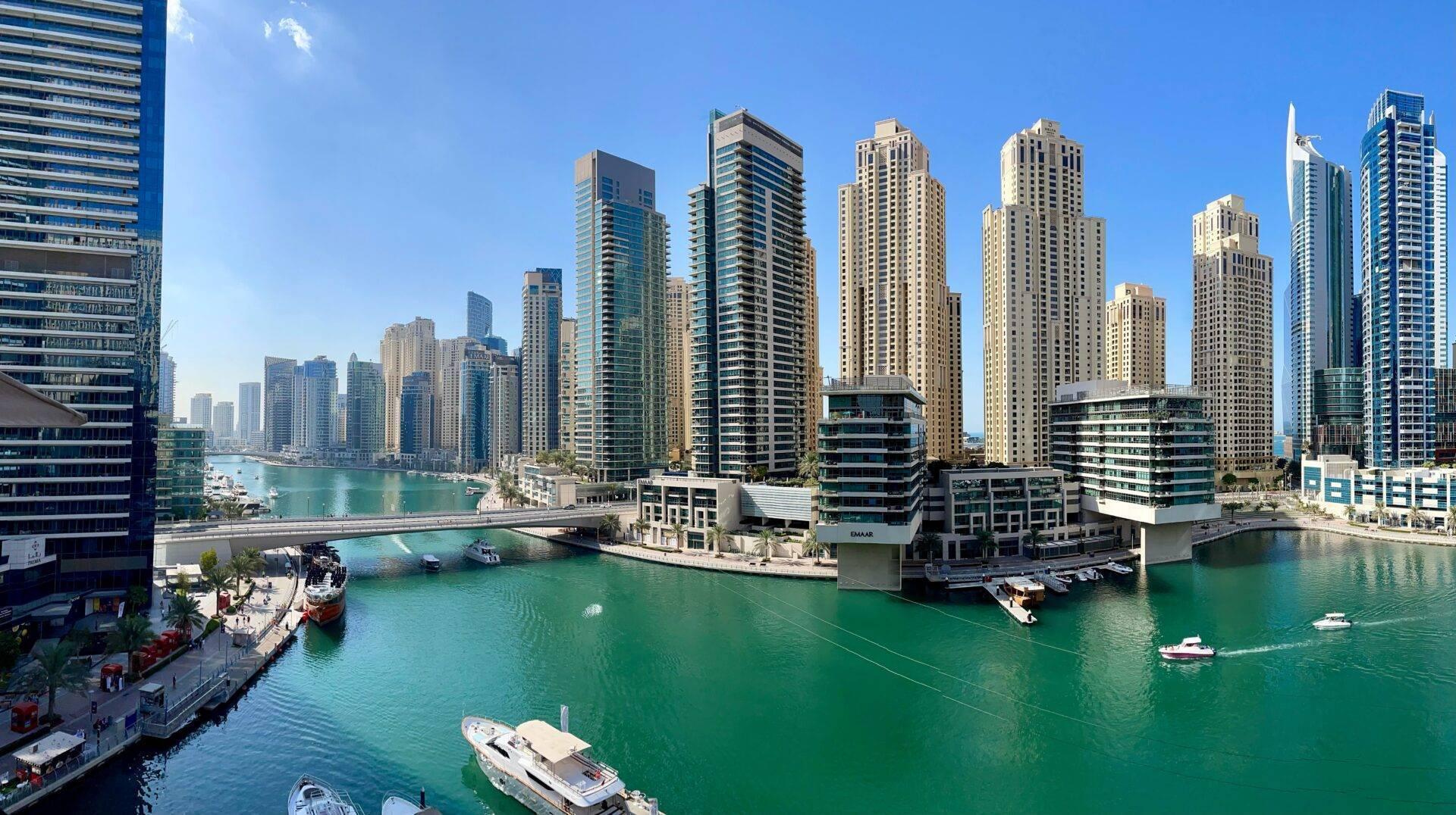 Skyline de Dubai, gratte-ciels et désert, Émirats arabes unis