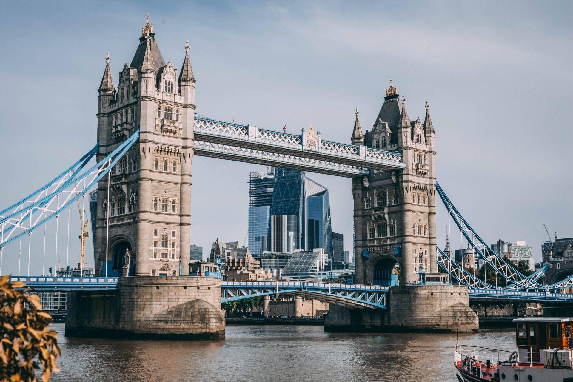 Vue nocturne de Londres sur la Tamise, résidents européens au Royaume-Uni post-Brexit