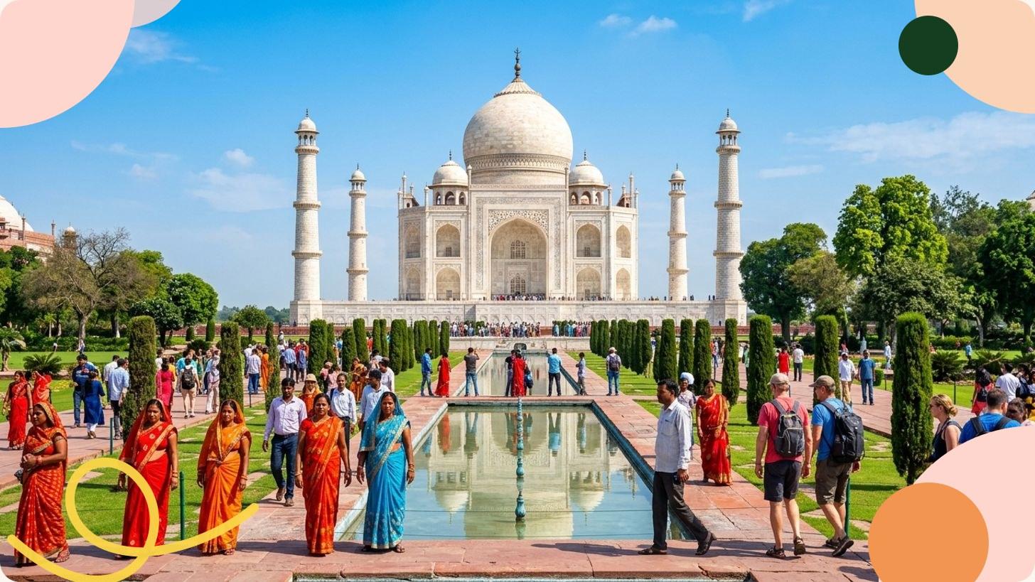Vista del Taj Mahal in marmo bianco dall'esplanata principale, Agra, India