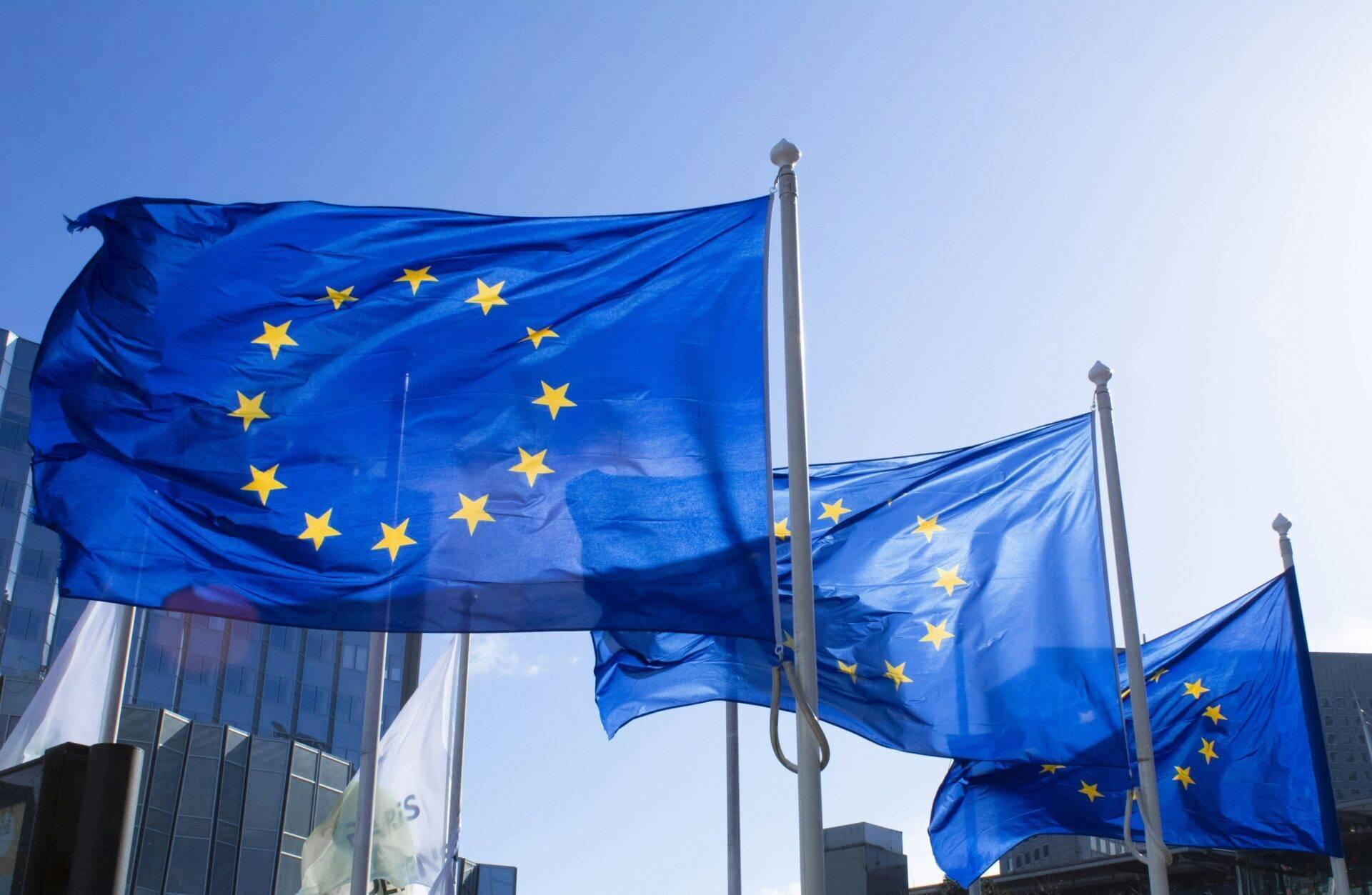 Passeport ouvert et attestation d’assurance voyage pour une demande de visa Schengen