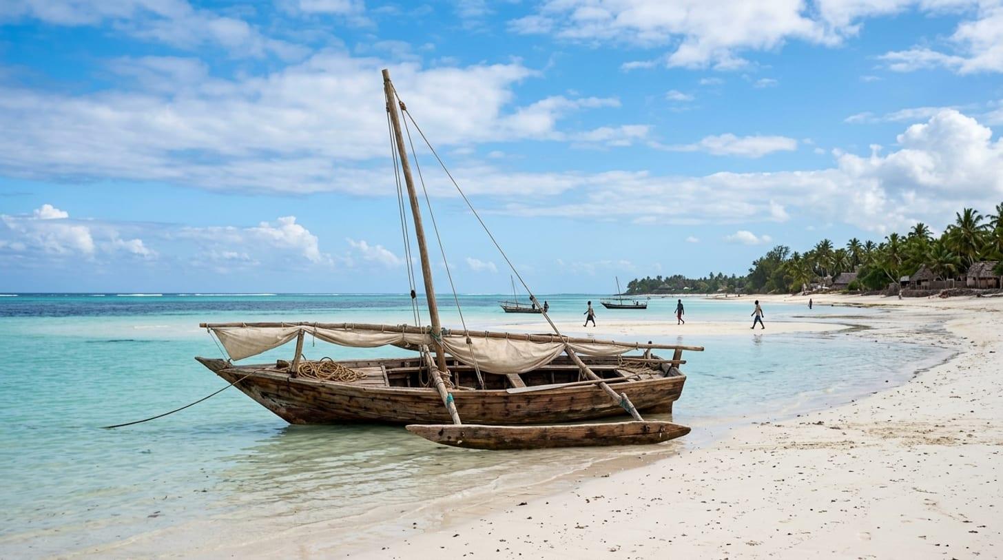Boutre traditionnel en bois posé sur le lagon turquoise d’une plage de Zanzibar à marée basse